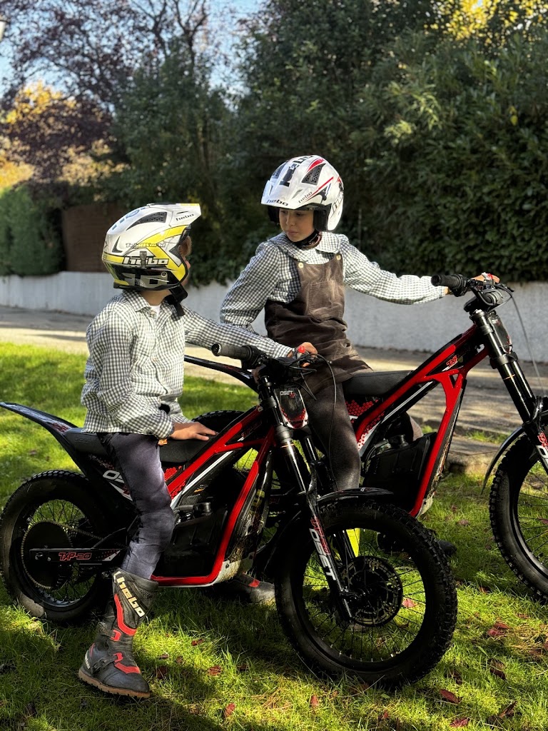 OSET BIKES Madrid — Casco de motocicleta