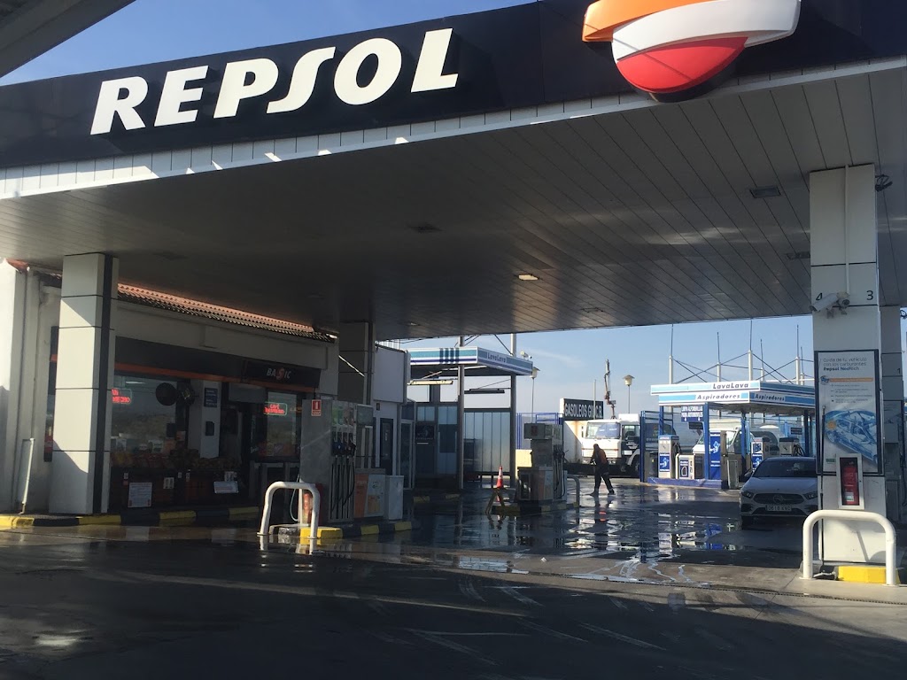 Gasolinera Repsol Villanueva del Pardillo — Exterior