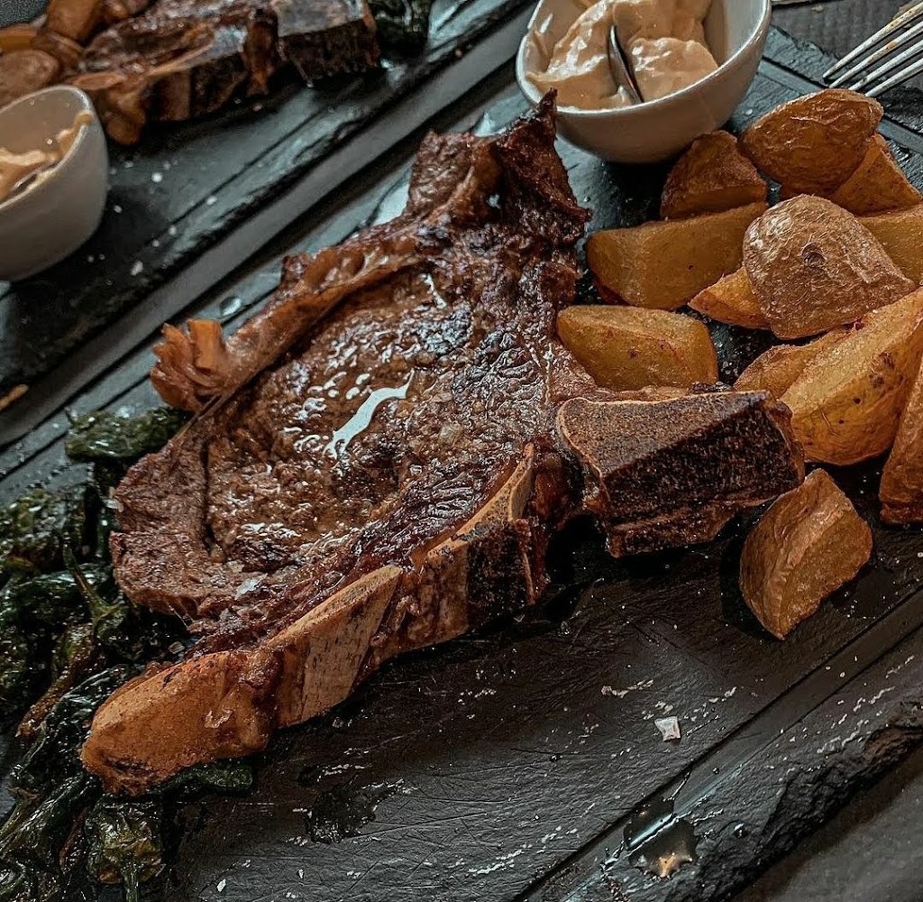 Bar cerveceria bocata restaurante — Comida y bebida