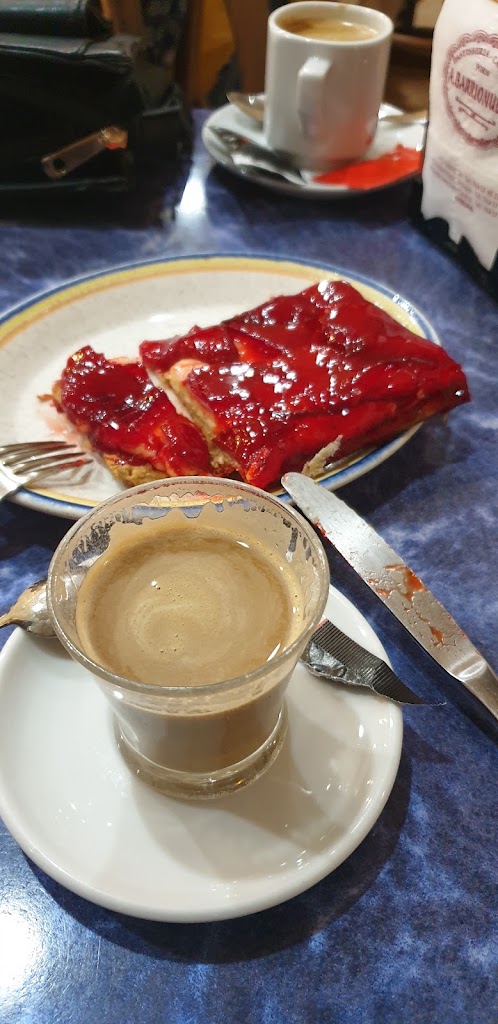Barrionuevo Pastisseria — Comida y bebida