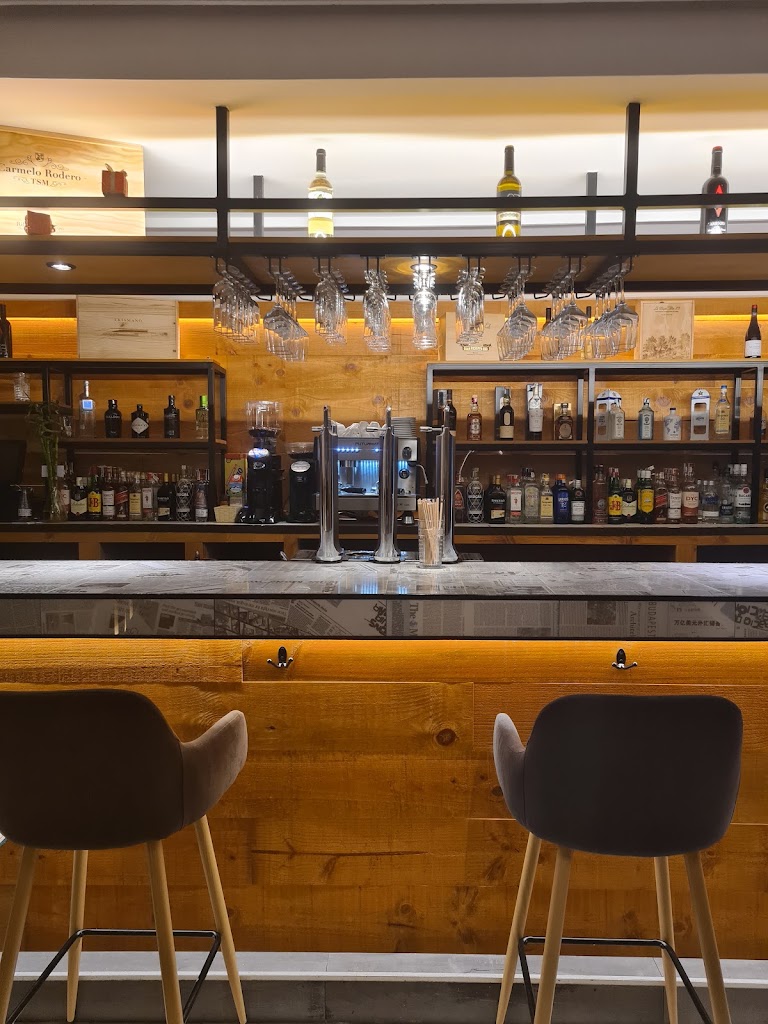 Ozone Tardeo — Bar