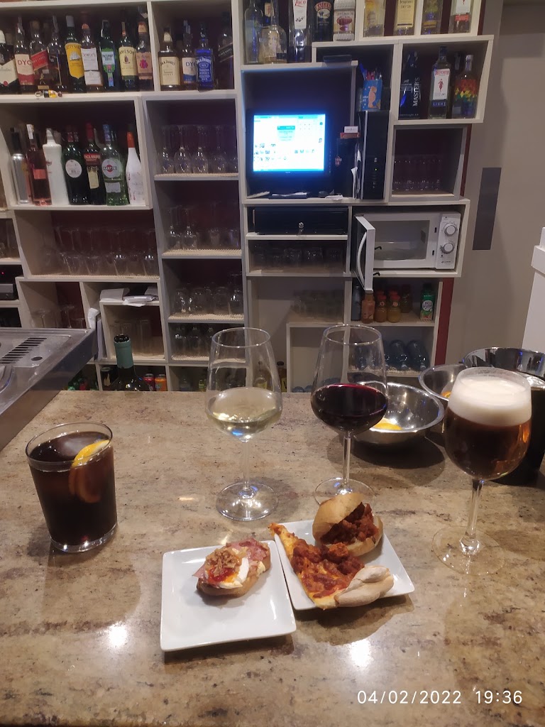 El Pinar — Comida y bebida