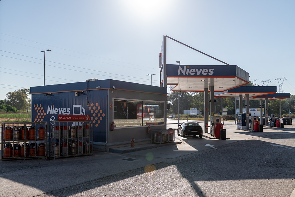 Gasolinera Nieves Los Barrios (C.C. Bahia Plaza) — Exterior