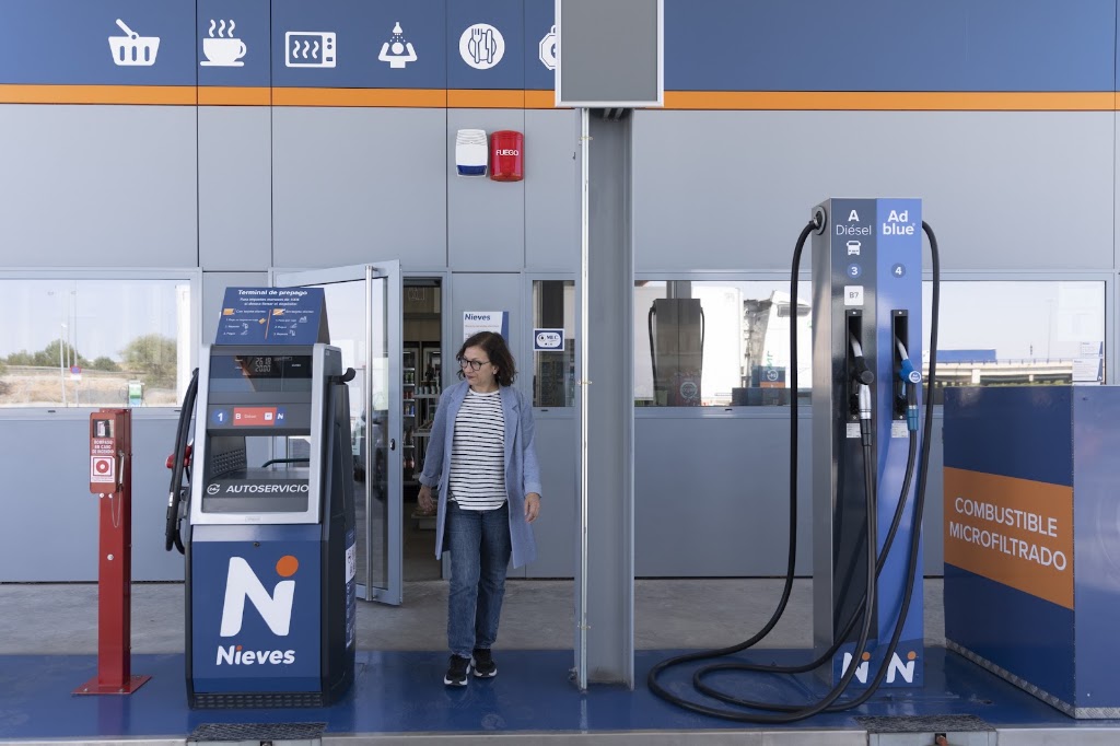Gasolinera Nieves Torrejon — Surtidor de combustible