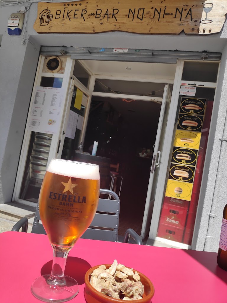 Biker Bar NO NI NA — Comida y bebida