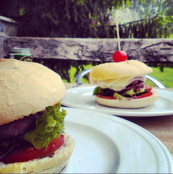 Bar restaurante La Cabana Grill & Chill — Comida y bebida