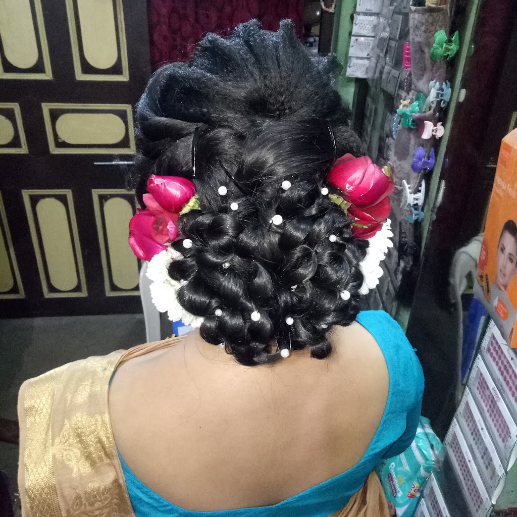 Sarbasree Ladies Beauty Parlour Accessories