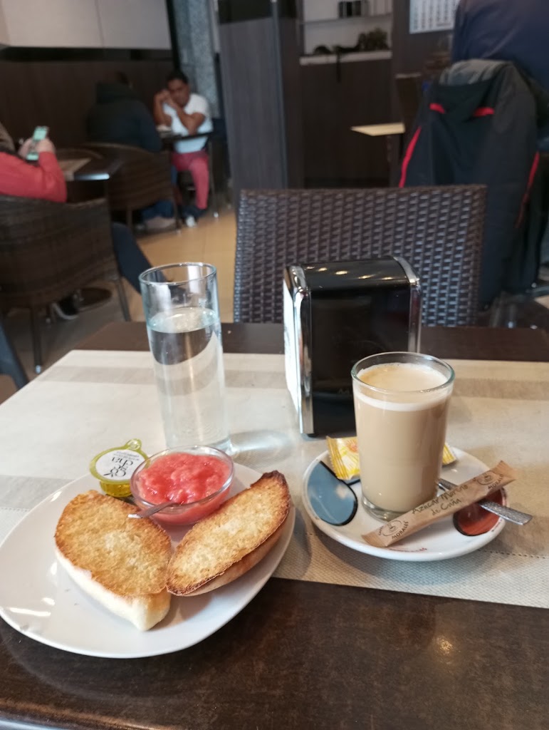 Cafeteria Mocca — Comida y bebida