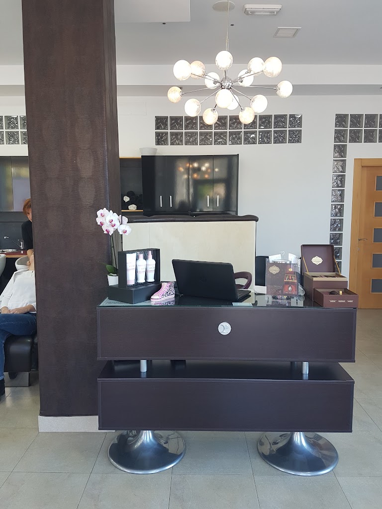 Due centro de ESTILISMO-PELUQUERIA