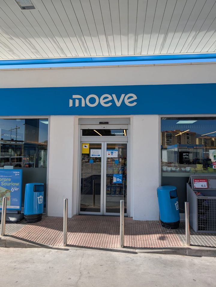 Estacion de servicio Moeve, antes Cepsa — Del propietario