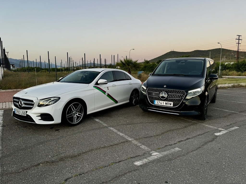 TAXIS EN PLASENCIA Y VALDEOBISPO FELIX MONTES 5 Y 8 PLAZAS VEHICULOS MERCEDES CON BOLA DE REMOLQUE Y PORTA BICICLETAS