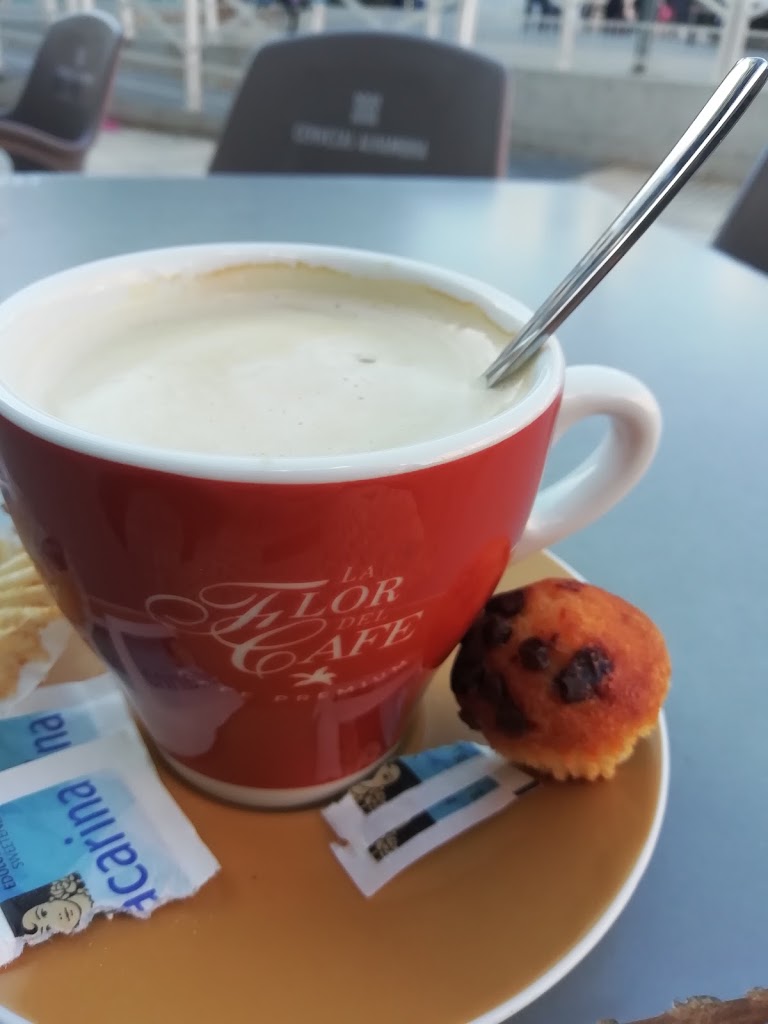 La Bomba Hamburgueseria — Capuchino
