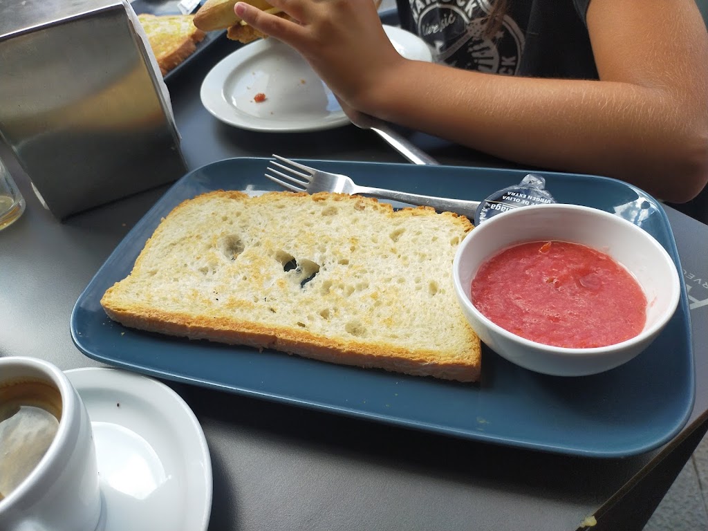 Cientouno Cafe — Comida y bebida