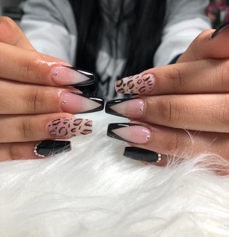 Ada Extensiones Peluqueria Y Estetica — Manicura