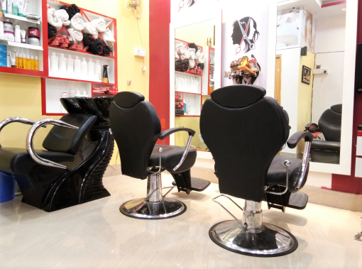 Cute Ladies Beauty Parlour