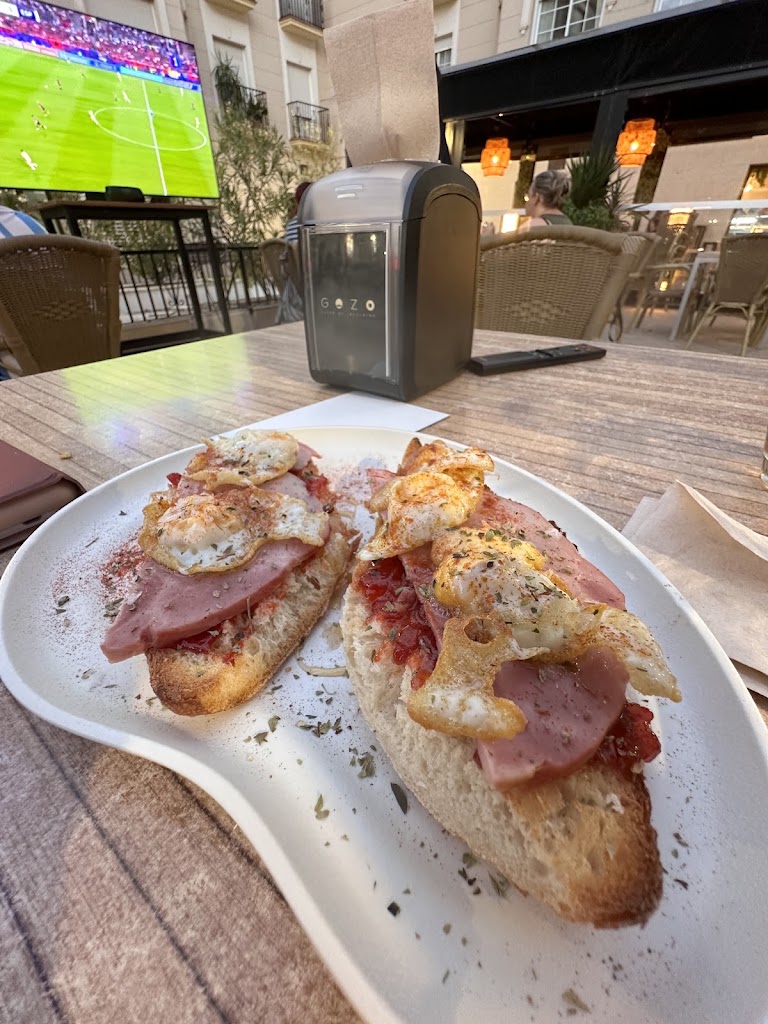 GOZO LUGAR DE ENCUENTRO — Comida y bebida