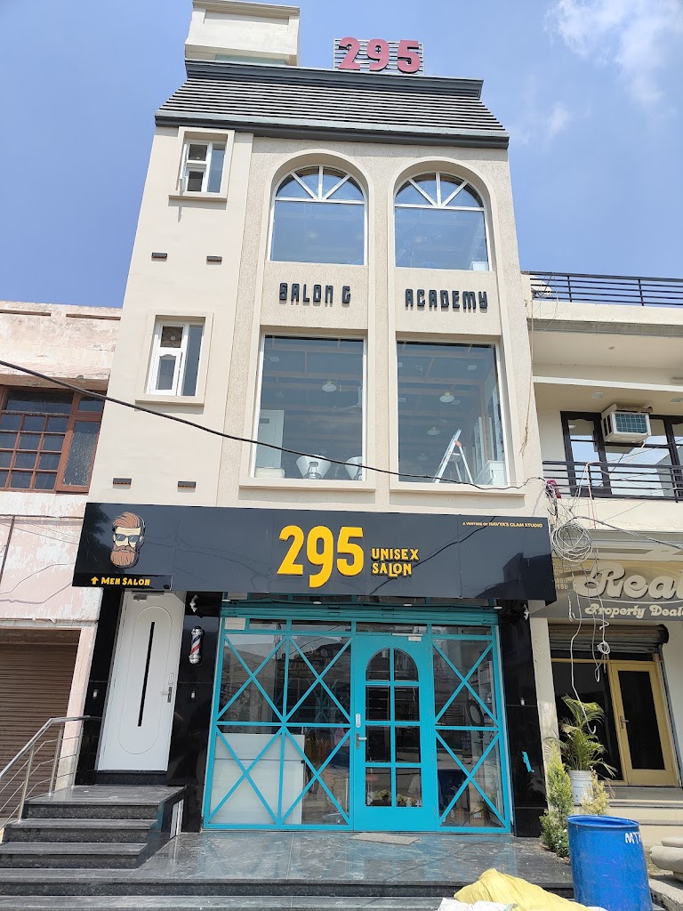 295 Unisex Salon