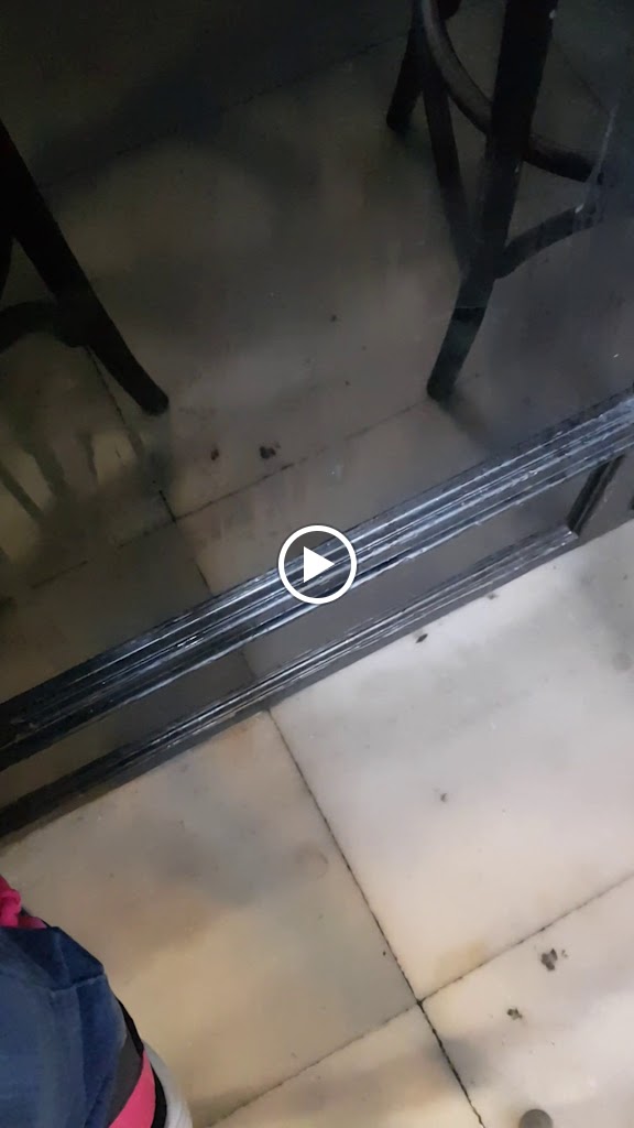 Cafe Bar Leon — Videos