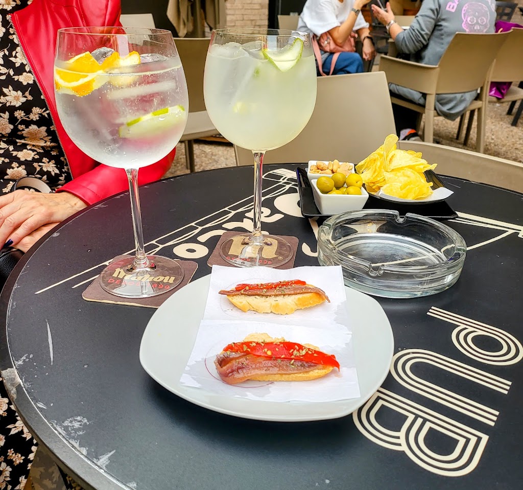 Pub Sailor`s — Comida y bebida