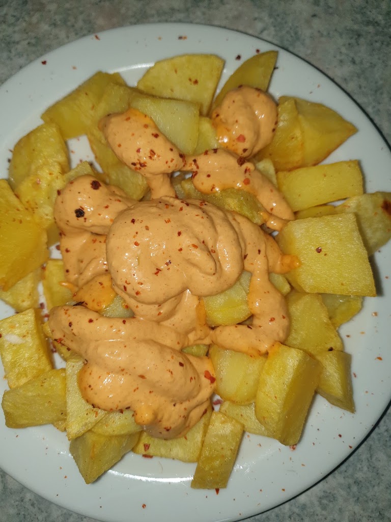 TAST SITGES RESTAURANTE — Comida y bebida