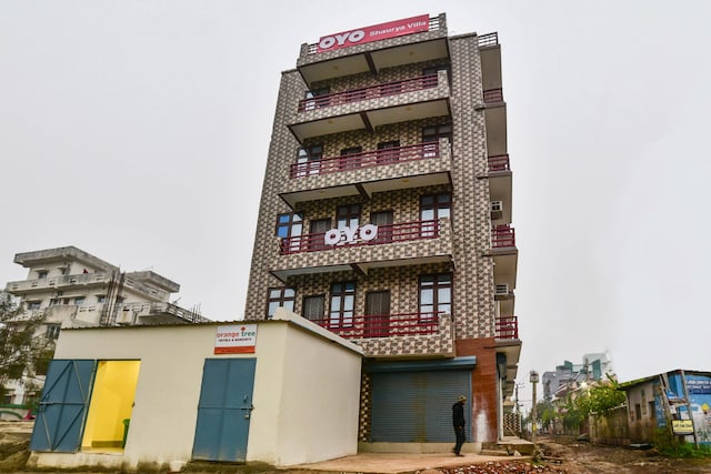 Oyo 61142 Shaurya Villa