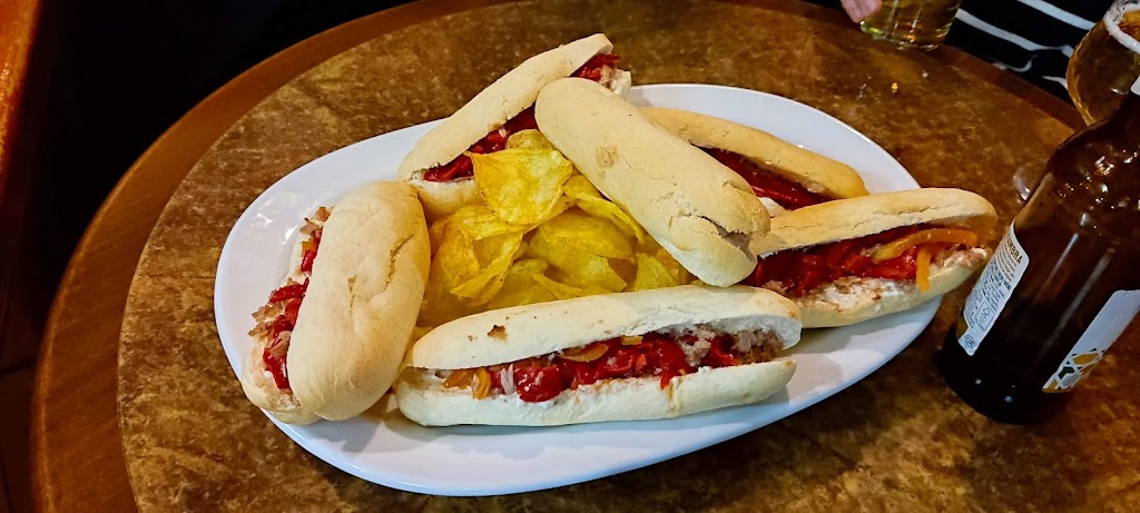 Meson La Brocheta — Comida y bebida