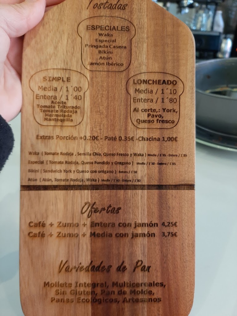Cafe cafe & Pan partido en dos. — Carta