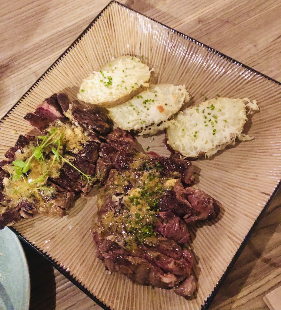 Restaurante Dios los cria... y el viento los amontona — Comida y bebida