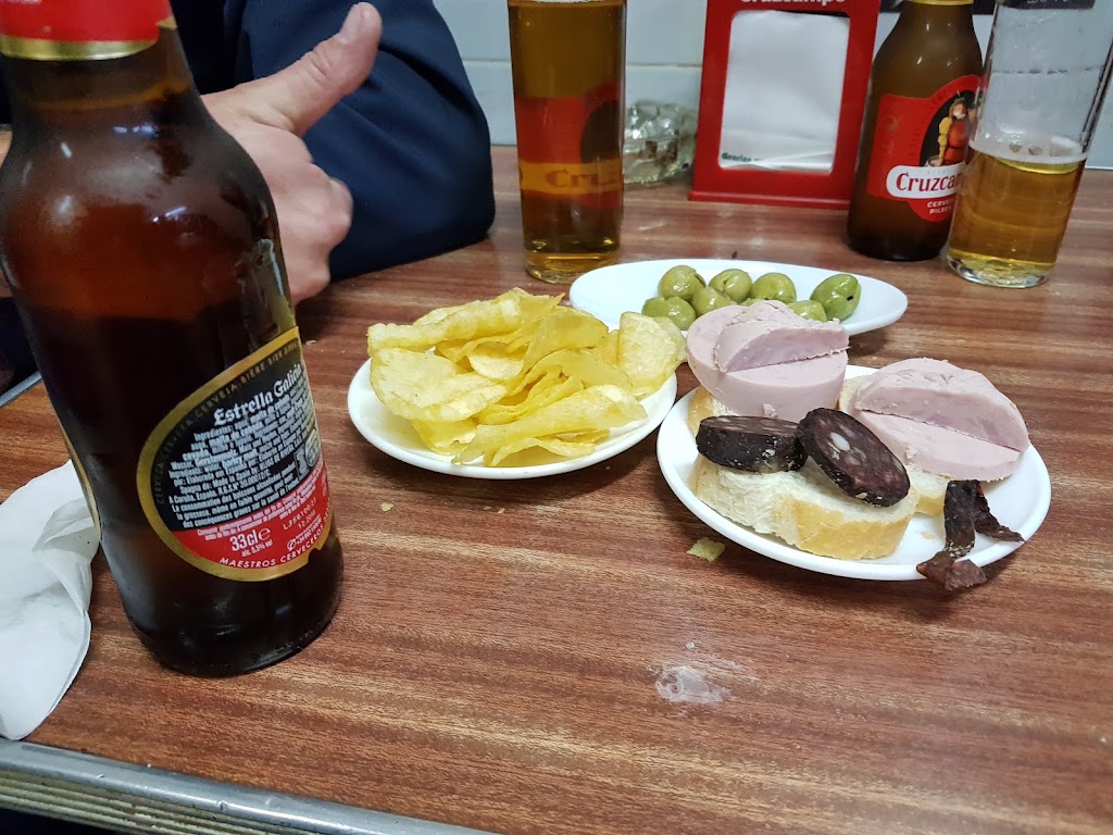 Bar Cazalla — Comida y bebida