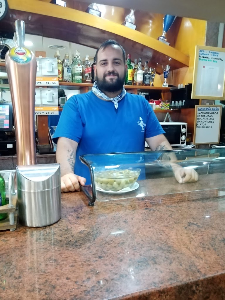 Bar Cafe Eden Burlada, Navarra — Ambiente
