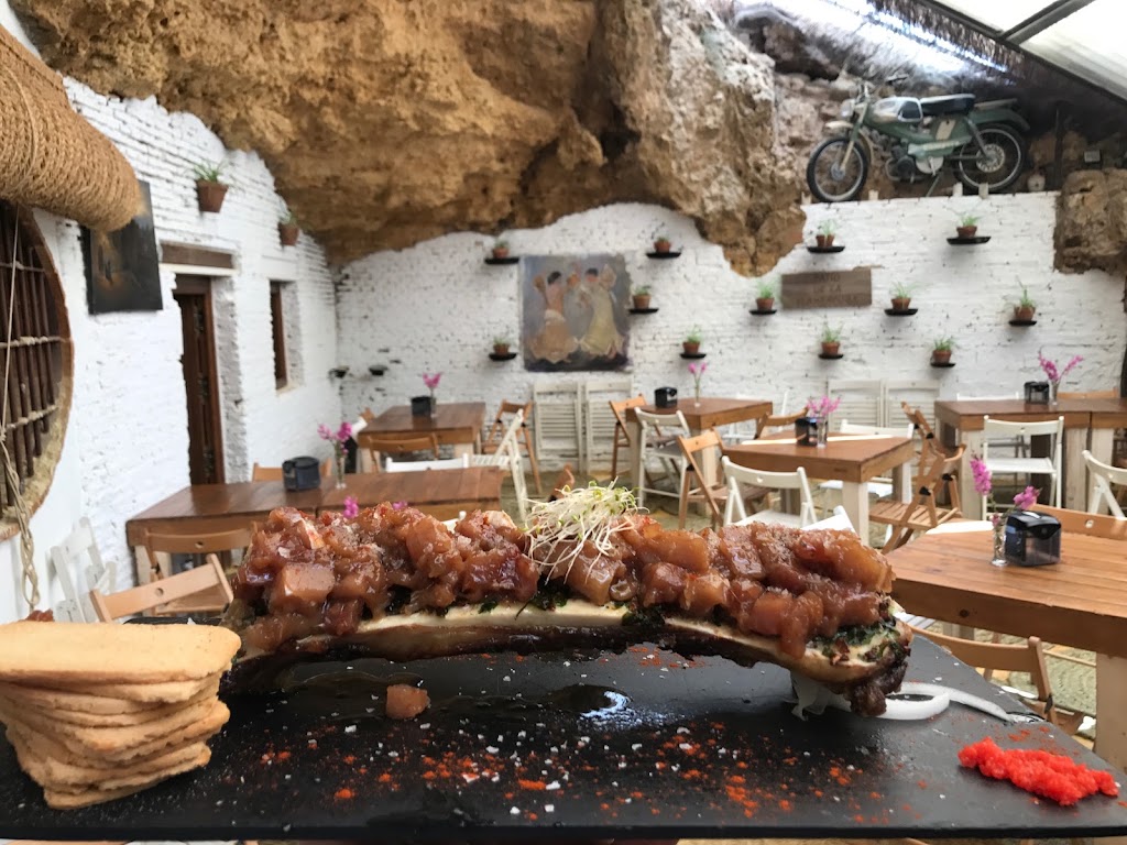 Taberna Cuevas Anita la de San Miguel — Comida y bebida