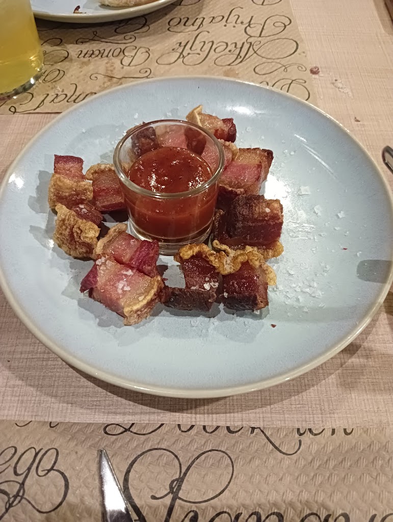 RESTAURANTE MONTECARLO — Comida y bebida