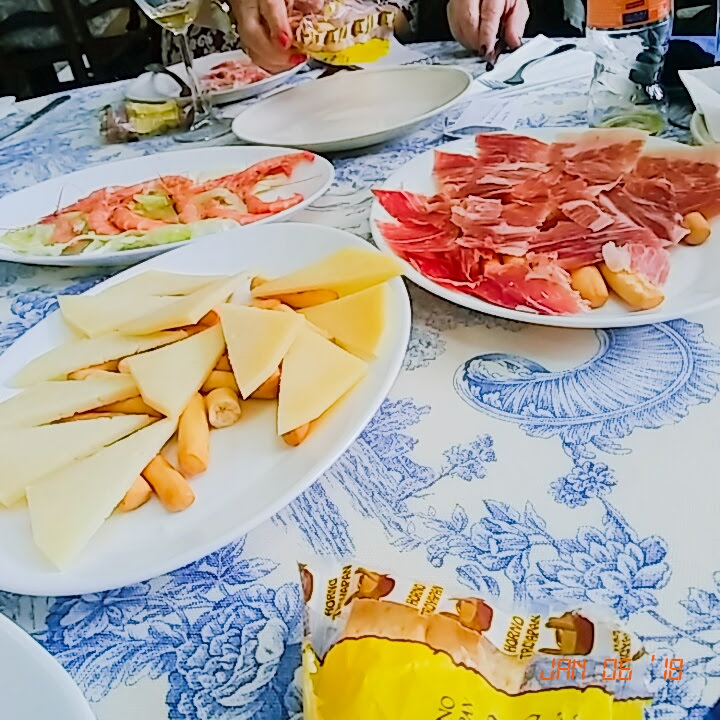 Cafe Bar Vinagre — Comida y bebida