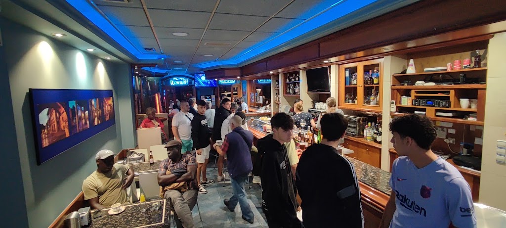 Cafe-Bar Hollywood — Ambiente
