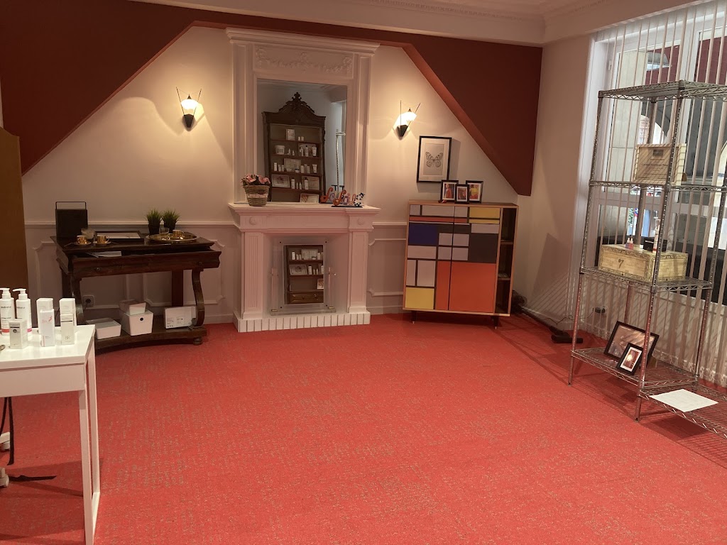 Carmen Nails and Beauty Bar — Interior