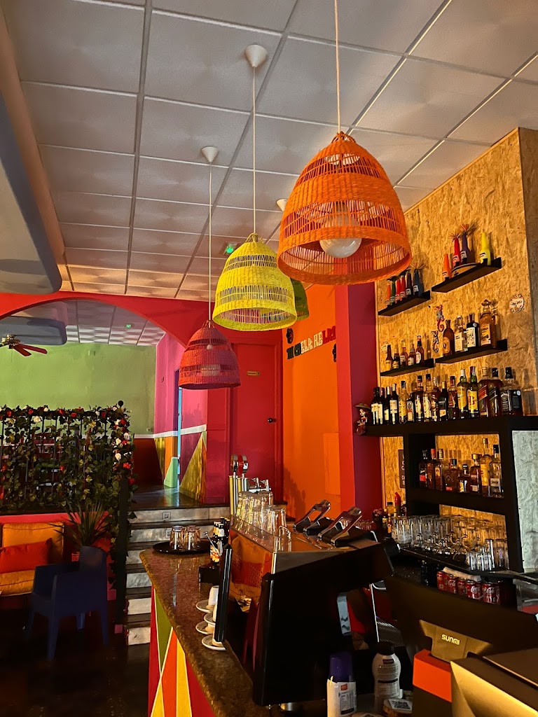 Mi Chela Helada - Comida Mexicana — Ambiente