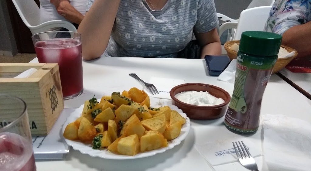 Bar Carmona — Comida y bebida