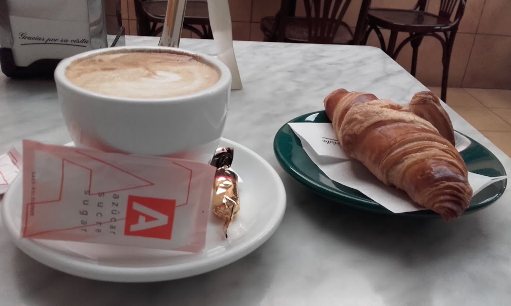 El Vermutet — Comida y bebida