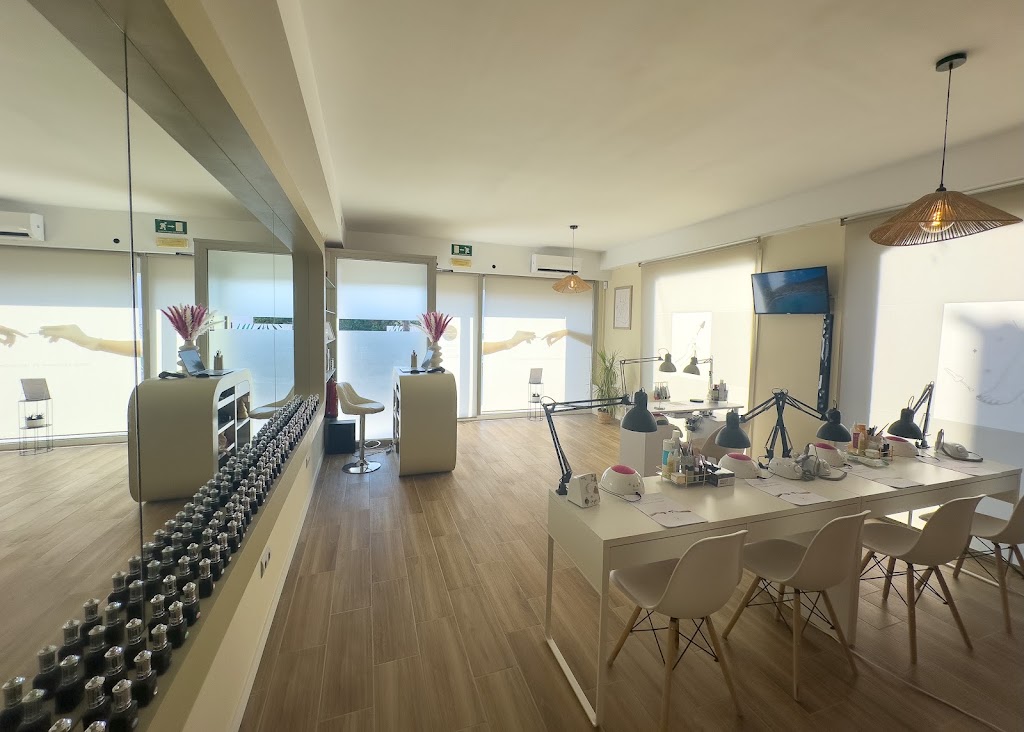 Deca Nails Boutique — Interior
