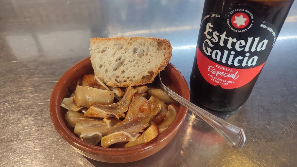 Cafe Bar Washington — Comida y bebida