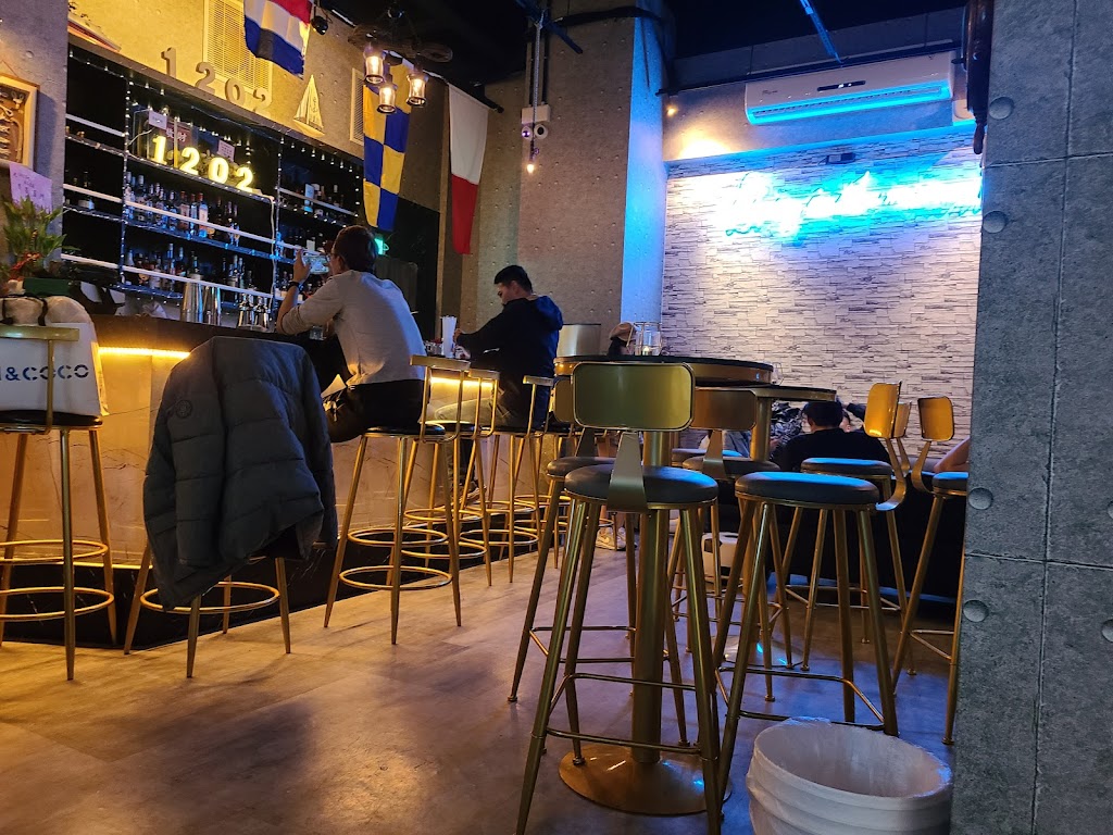 [ 1202 bar ] 餐酒館｜酒吧｜餐廳｜調酒｜宵夜｜飲料｜簡餐｜炸物｜小酌｜聚會｜三民｜岡山｜左營｜人氣｜楠梓美食｜必吃必喝酒吧｜特色美食｜網美打卡｜飛鏢機｜在地推薦｜生日慶生｜德賢商圈｜高雄美食｜特色pub｜包廂包場 的照片