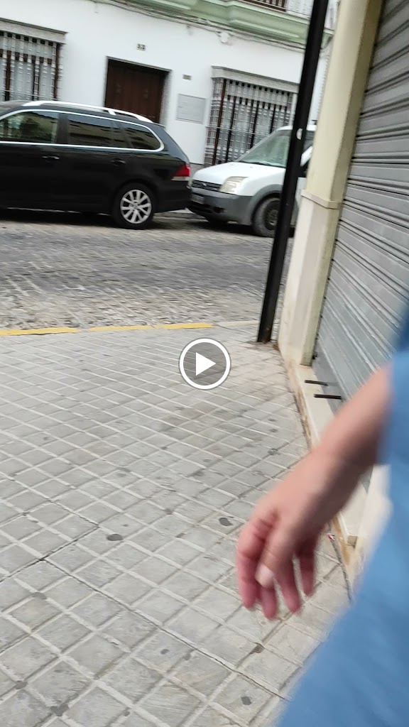 Bar-Pizzeria la crisis. — Videos
