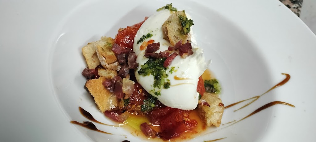 Vinoteca Taperia La Bici — Comida y bebida