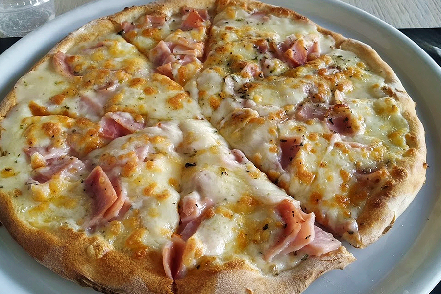 Pizza Sapri — Comida y bebida