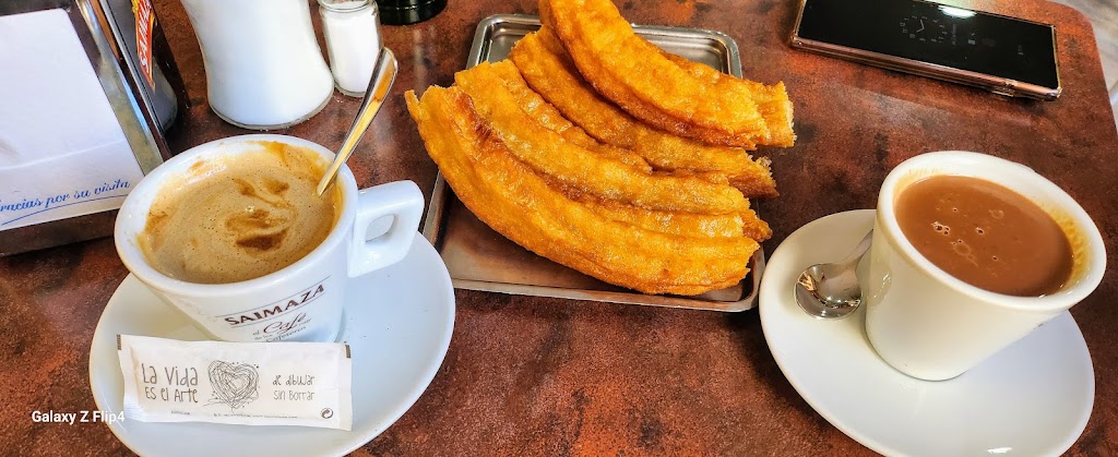 Churreria Cafeteria La Manchega — Comida y bebida