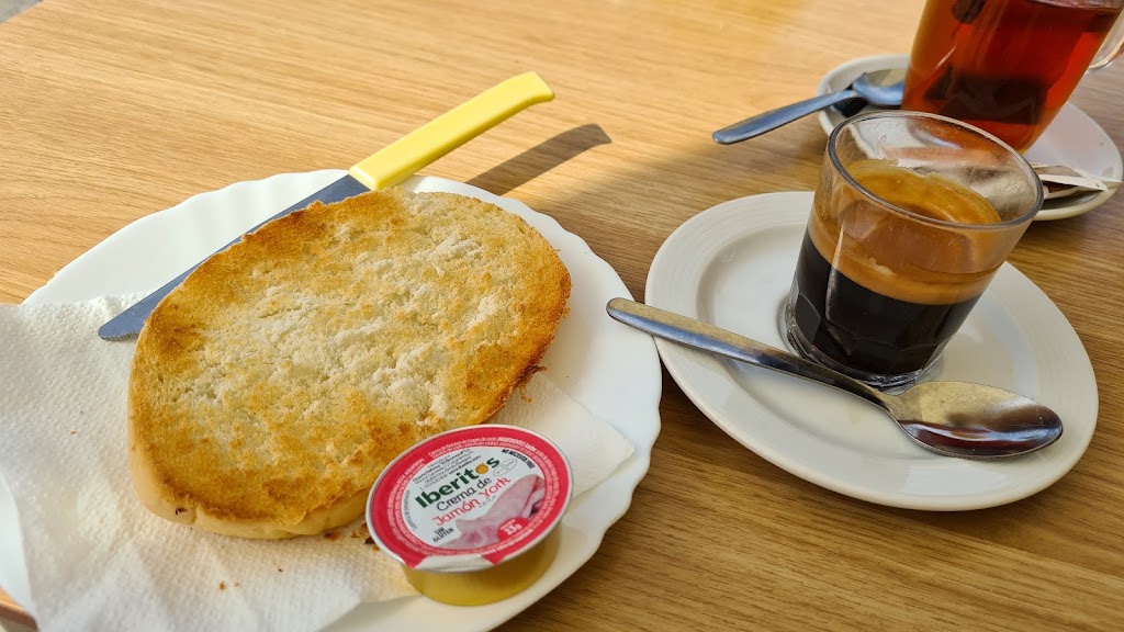 Cafe Montana — Comida y bebida