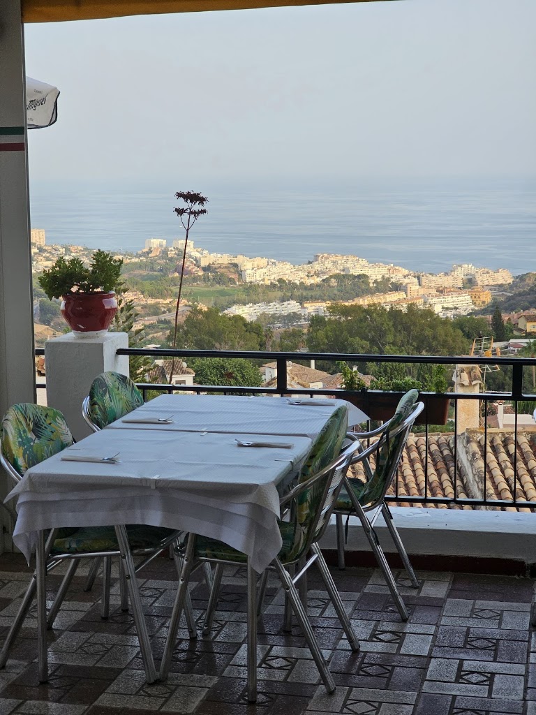 Da Cosimo Vistamare Benalmadena Pueblo — Ambiente