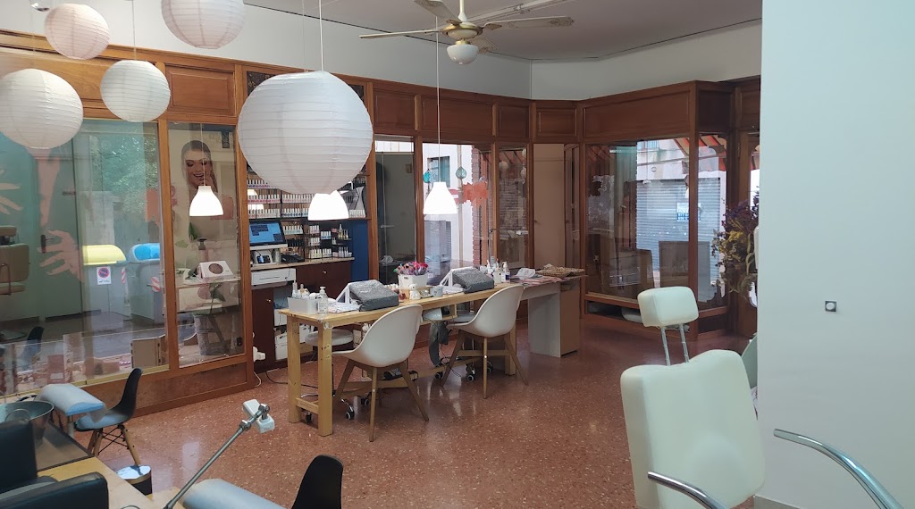 CENTRO DE ESTETICA (TORREDEMBARRA)- YESICA NIETO — Interior