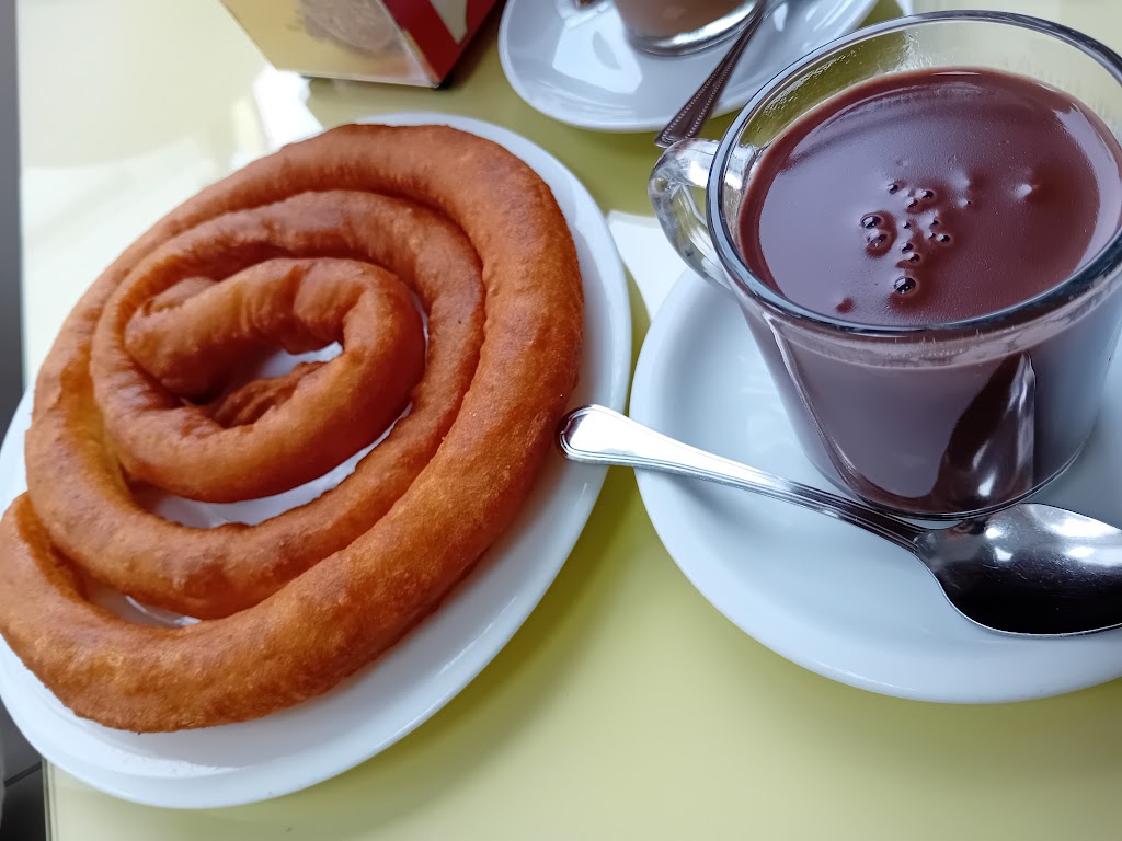 Santos Churros — Comida y bebida