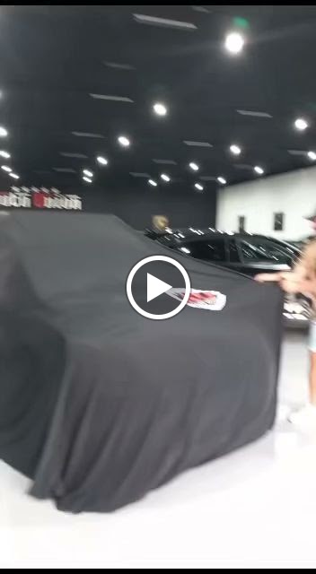 AUTOS M — Videos